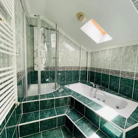 Private With Heated Special Pool & Huge Sheltered Garden In Hotel 4*