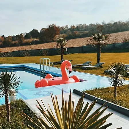 Private With Heated Special Pool & Huge Sheltered Garden In
